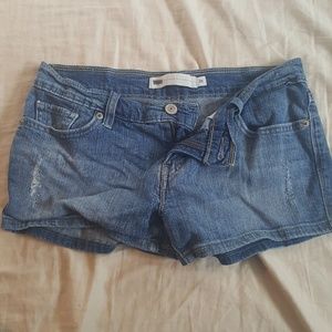 Levis shorts 26